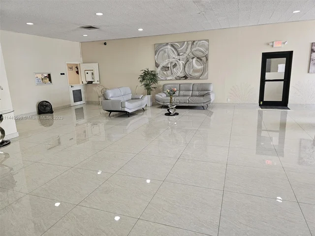 427 Golden Isles Dr # 7E, Hallandale Beach FL 33009