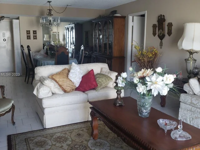 427 Golden Isles Dr # 7E, Hallandale Beach FL 33009