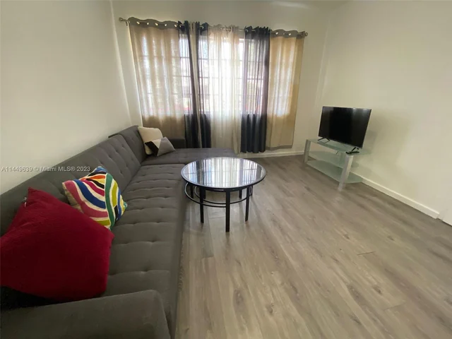 810 7th St # 103, Miami Beach FL 33139