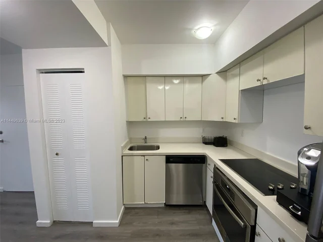 810 7th St # 103, Miami Beach FL 33139