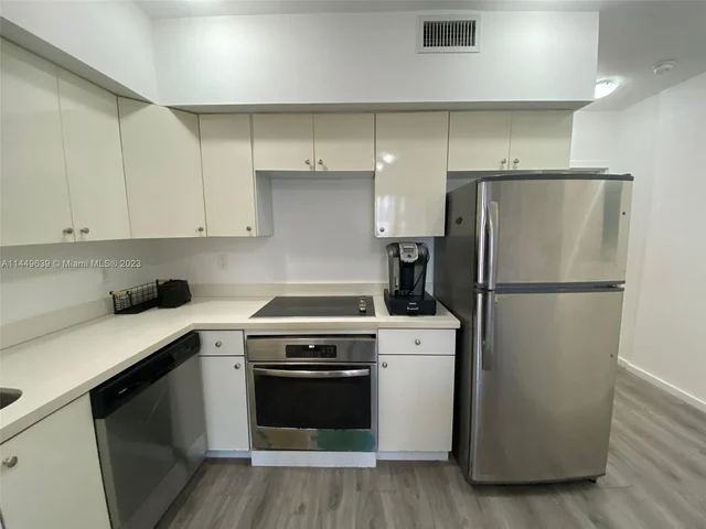 810 7th St # 103, Miami Beach FL 33139