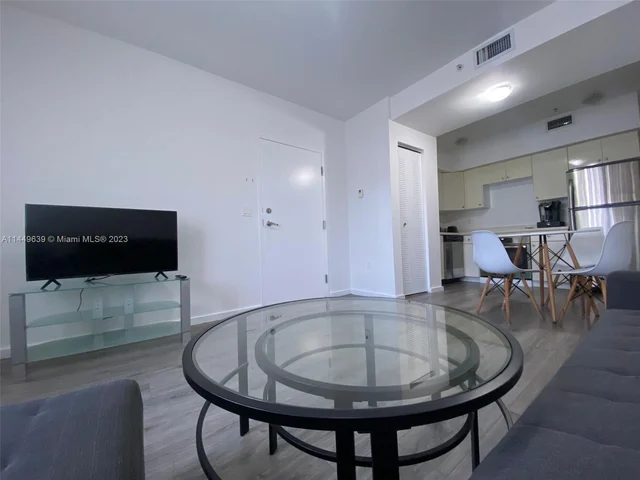 810 7th St # 103, Miami Beach FL 33139