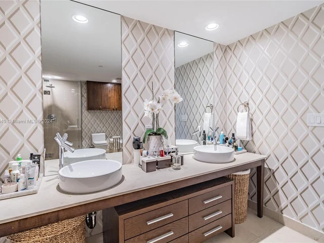 495 Brickell Ave # 1701, Miami FL 33131