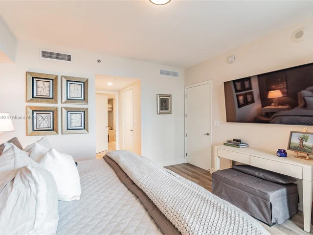 495 Brickell Ave # 1701, Miami FL 33131