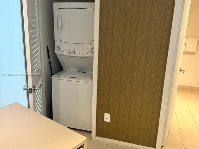 4111 S Ocean Dr, Hollywood FL 33019