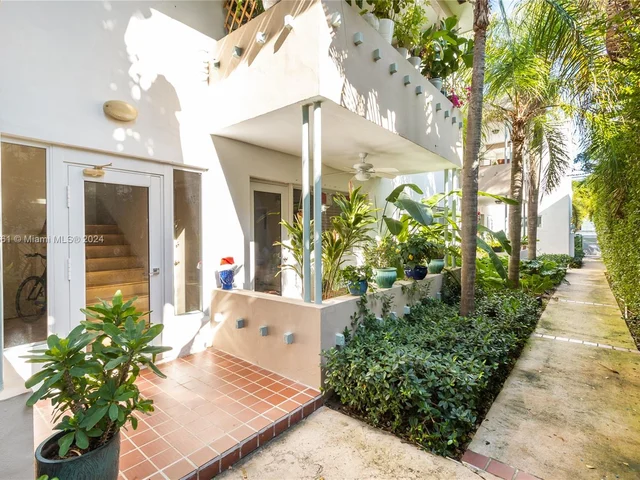 4800 Pine Tree Dr # 101, Miami Beach FL 33140