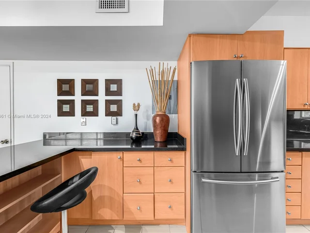 4800 Pine Tree Dr # 101, Miami Beach FL 33140