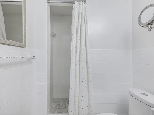 4800 Pine Tree Dr # 101, Miami Beach FL 33140