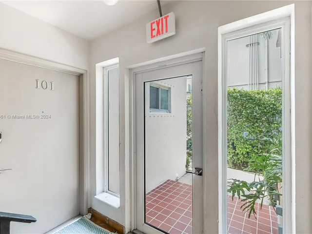 4800 Pine Tree Dr # 101, Miami Beach FL 33140