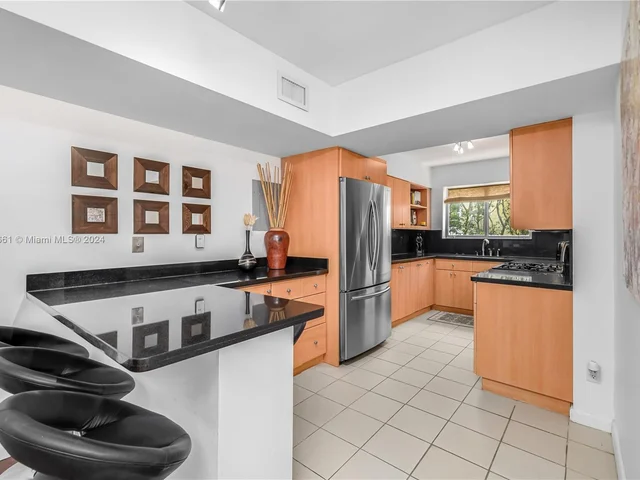 4800 Pine Tree Dr # 101, Miami Beach FL 33140