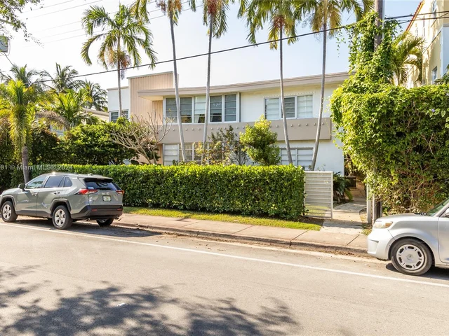 4800 Pine Tree Dr # 101, Miami Beach FL 33140