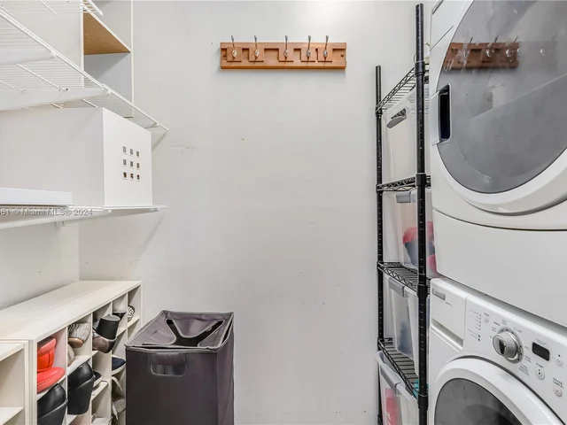 4800 Pine Tree Dr # 101, Miami Beach FL 33140