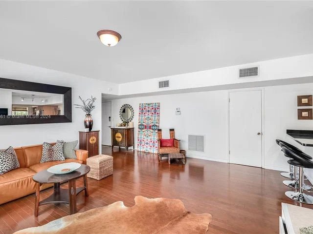 4800 Pine Tree Dr # 101, Miami Beach FL 33140