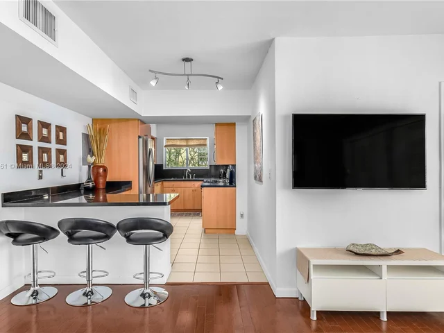 4800 Pine Tree Dr # 101, Miami Beach FL 33140