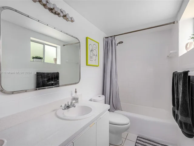 4800 Pine Tree Dr # 101, Miami Beach FL 33140