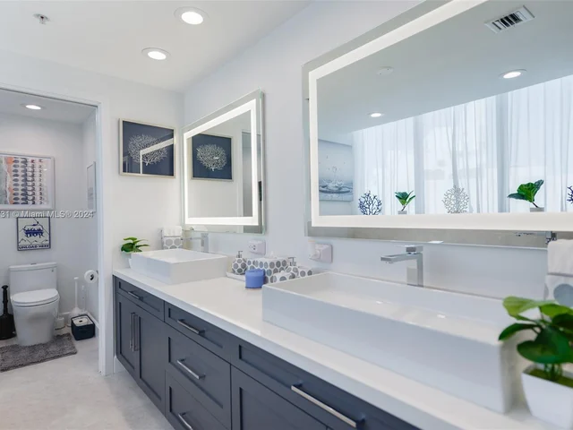 3801 Collins Ave # 903, Miami Beach FL 33140