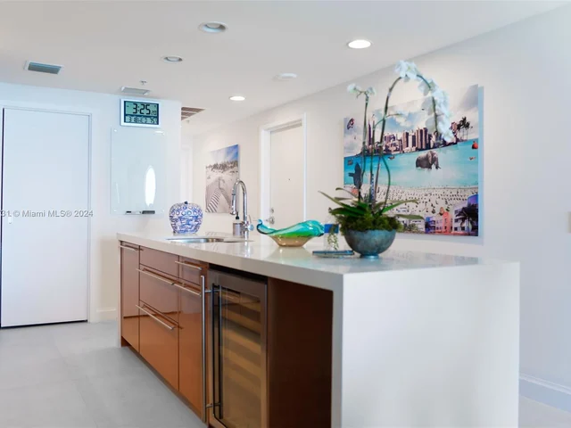 3801 Collins Ave # 903, Miami Beach FL 33140