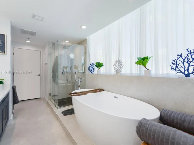 3801 Collins Ave # 903, Miami Beach FL 33140