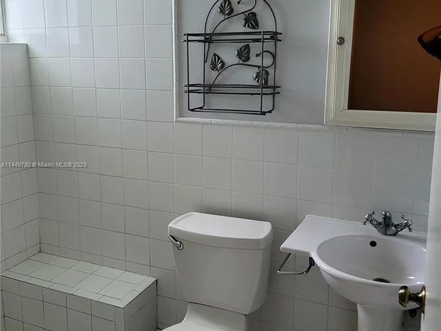 12195 SW 80th St, Miami FL 33183