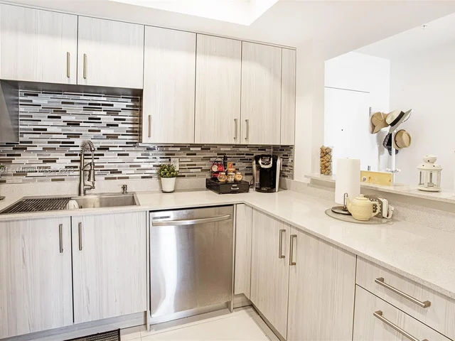 10950 NW 82nd St # 416, Doral FL 33178