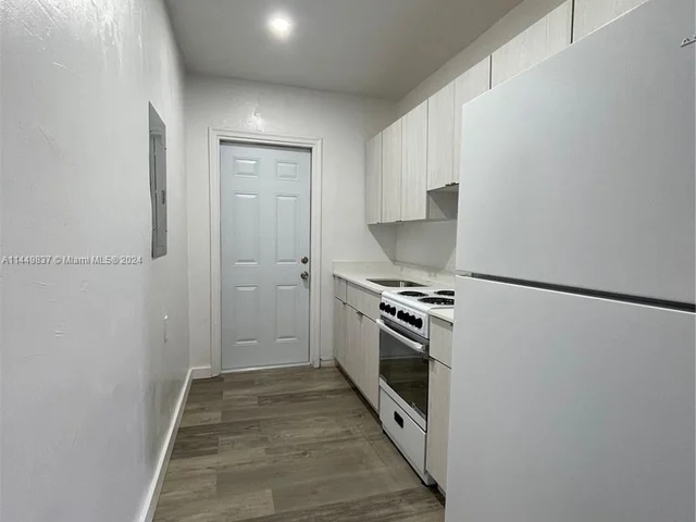 7600 Dickens Ave # 3, Miami Beach FL 33141