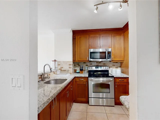 6855 Abbott Ave # 802, Miami Beach FL 33141