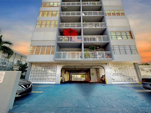 6855 Abbott Ave # 802, Miami Beach FL 33141