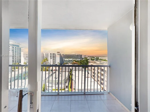 6855 Abbott Ave # 802, Miami Beach FL 33141