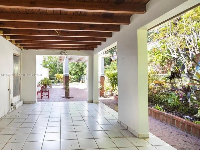 3600 SW 26th St, Miami FL 33133