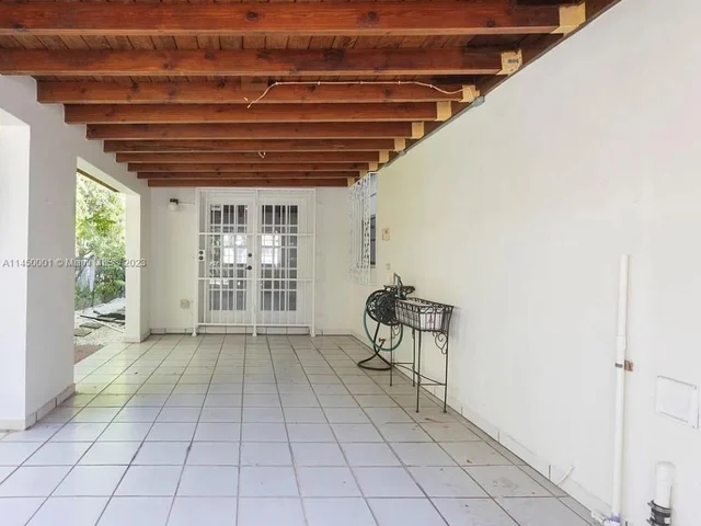 3600 SW 26th St, Miami FL 33133