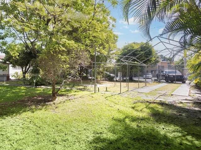 3600 SW 26th St, Miami FL 33133