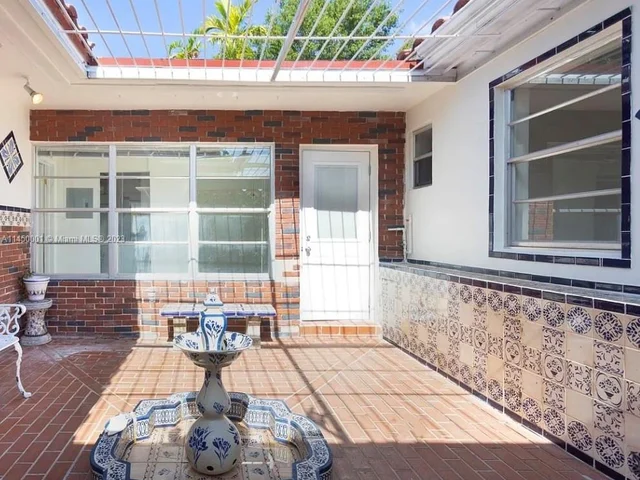 3600 SW 26th St, Miami FL 33133