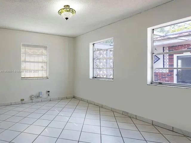 3600 SW 26th St, Miami FL 33133