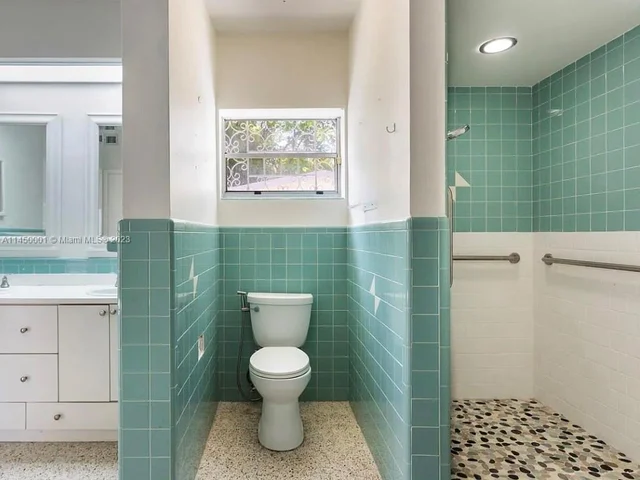 3600 SW 26th St, Miami FL 33133