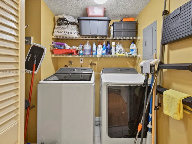 16200 Golf Club Rd # 305, Weston FL 33326