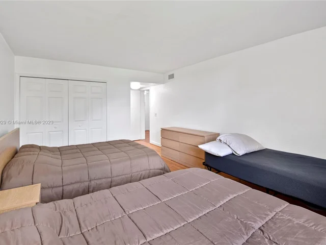 16200 Golf Club Rd # 305, Weston FL 33326