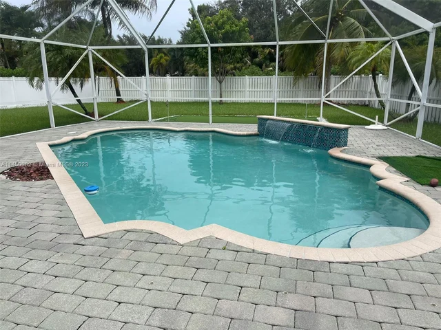 6239 NW 53rd Cir, Coral Springs FL 33067