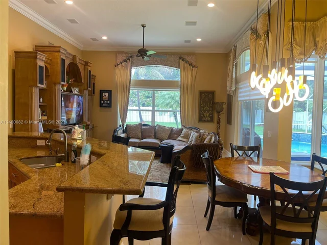 6239 NW 53rd Cir, Coral Springs FL 33067