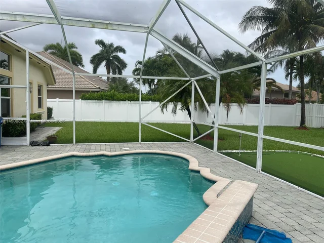 6239 NW 53rd Cir, Coral Springs FL 33067