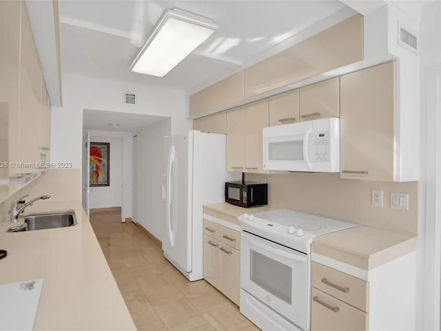 19707 Turnberry Way # 21E, Aventura FL 33180