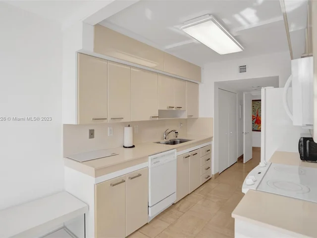 19707 Turnberry Way # 21E, Aventura FL 33180