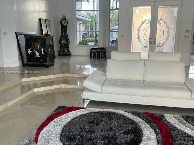 2534 Poinciana Dr, Weston FL 33327