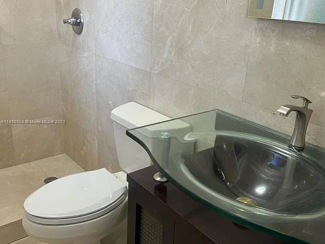 2534 Poinciana Dr, Weston FL 33327