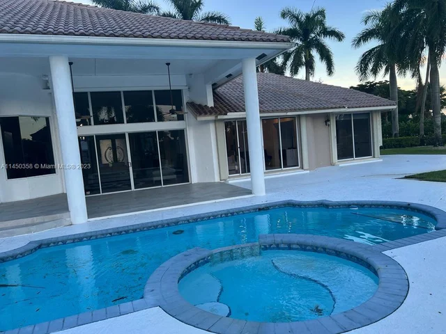 2534 Poinciana Dr, Weston FL 33327