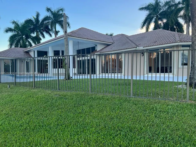2534 Poinciana Dr, Weston FL 33327