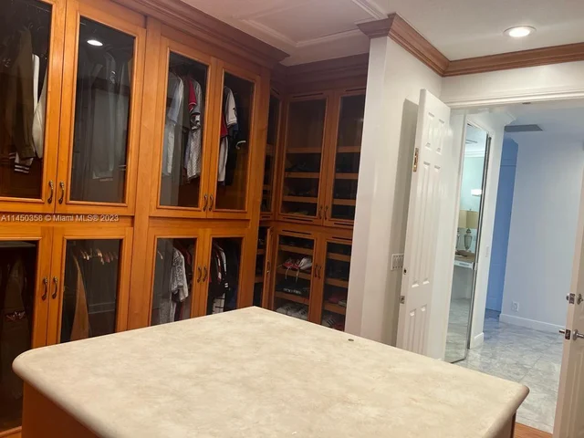 2534 Poinciana Dr, Weston FL 33327