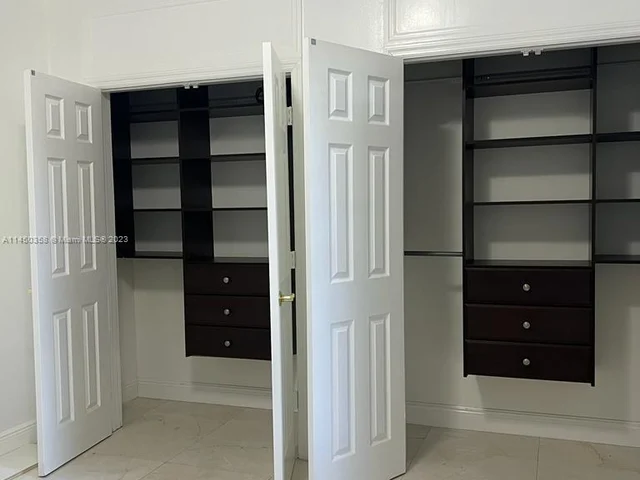 2534 Poinciana Dr, Weston FL 33327