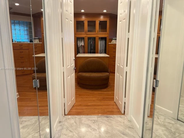 2534 Poinciana Dr, Weston FL 33327