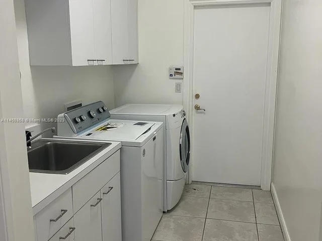 2534 Poinciana Dr, Weston FL 33327