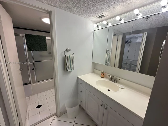 2401 Collins Ave # 1107, Miami Beach FL 33140